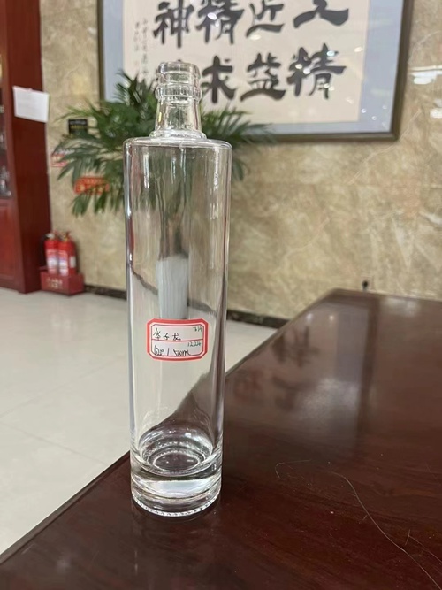 玻璃酒瓶生產(chǎn)工廠(chǎng)